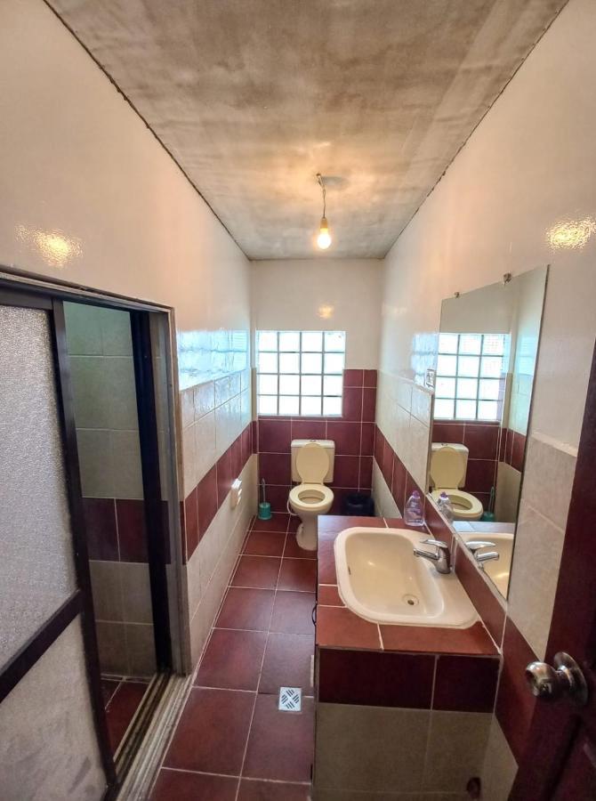 Rummy Hostal Uyuni Bagian luar foto
